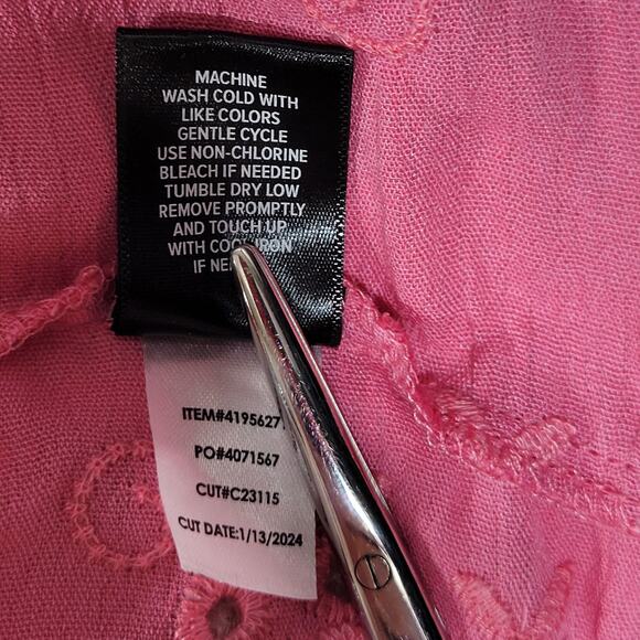 Torrid Top Women’s 5 Pink Gauze Eyelet Lace Embroidered Button Front‎ - Picture 6 of 9